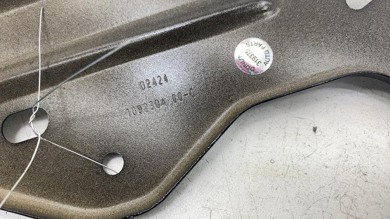 1092304-00-C ⭕ 17-24 Model 3 Front Driver Side Fender Mount Support Bracket Left 1092304-00-C