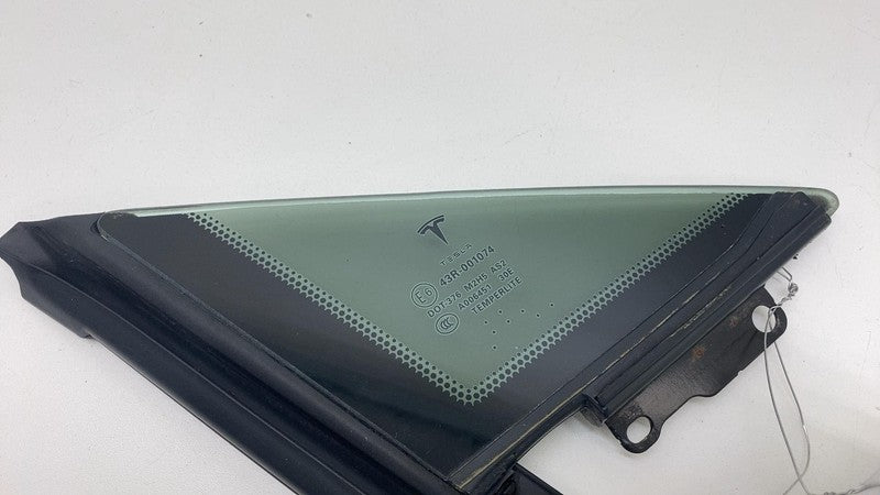 ⭕ 12-20 Tesla Model S Front Right Door Window Corner Vent Quarter Glas