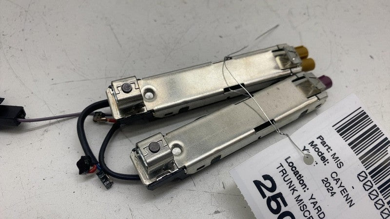 95B035225F ⭕ 2017-2024 Porsche Cayenne Rear Trunk Lower Antenna Booster Module 95B035225F