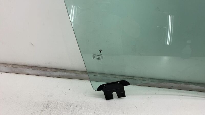 2012-2015 Tesla Model S Front Passenger Side Door Window Glass Right 43R-001074
