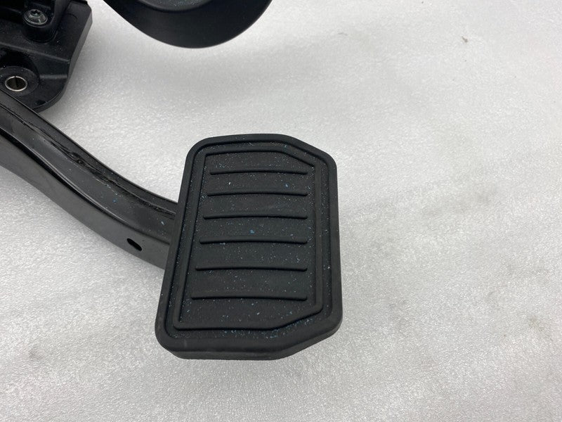 118869100B ⭕ 2020-2023 Tesla Model Y MY Accelerator & Brake Pedal Pad Assembly 1188691-00-B