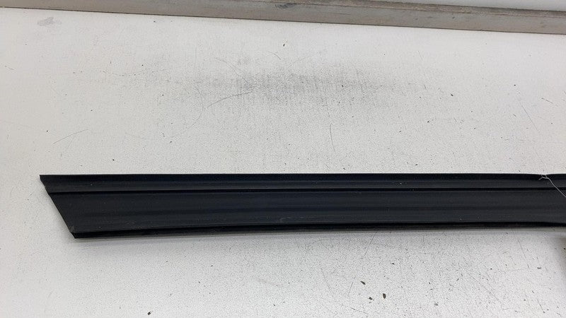PT00002356 ⭕ 22-24 Rivian R1T Left Driver Side Skirt Rocker Panel Molding Seal PT00002356