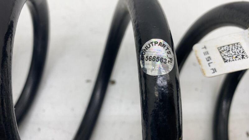 134447100B ⭕ 24-25 Tesla Model 3 Rear Left & Right Suspension Coil Spring RWD 1344471-00-B