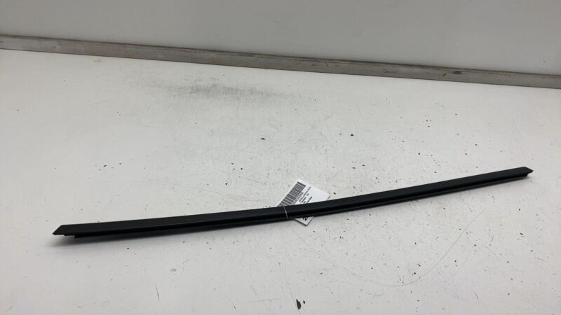 Does not apply 2020-2024 Tesla Model Y MY Rear Passenger Side Door Window Outer Belt Seal Right