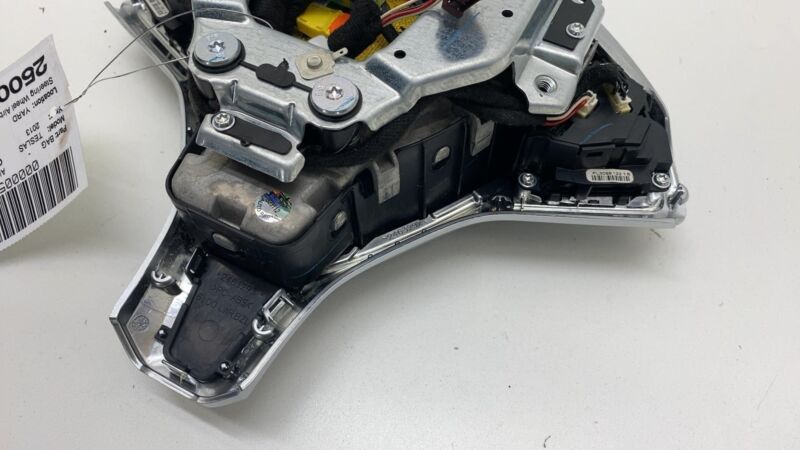 101426501C 2012-2015 Tesla Model S Steering Wheel Airbag Module w/ Retainer Plate Bracket