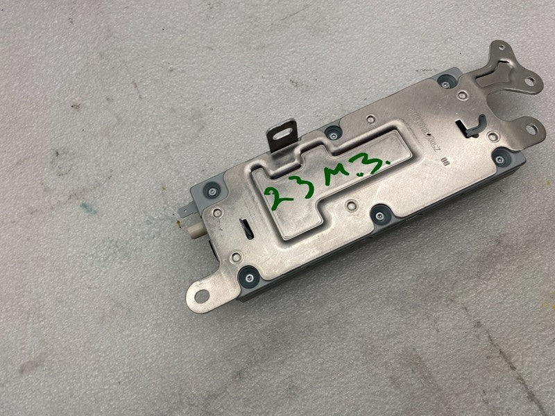 1079749 00 E ⭕ 17-23 Model 3 Harman Becker Radio FM/HD Receiver Control Module 1079749-00-E