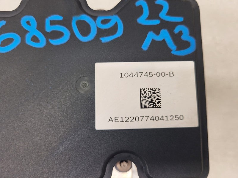 1044745-00-B ⭕ 17-23 Tesla Model 3 Anti-Lock Brake System ABS Pump Module Unit 1044745-00-B
