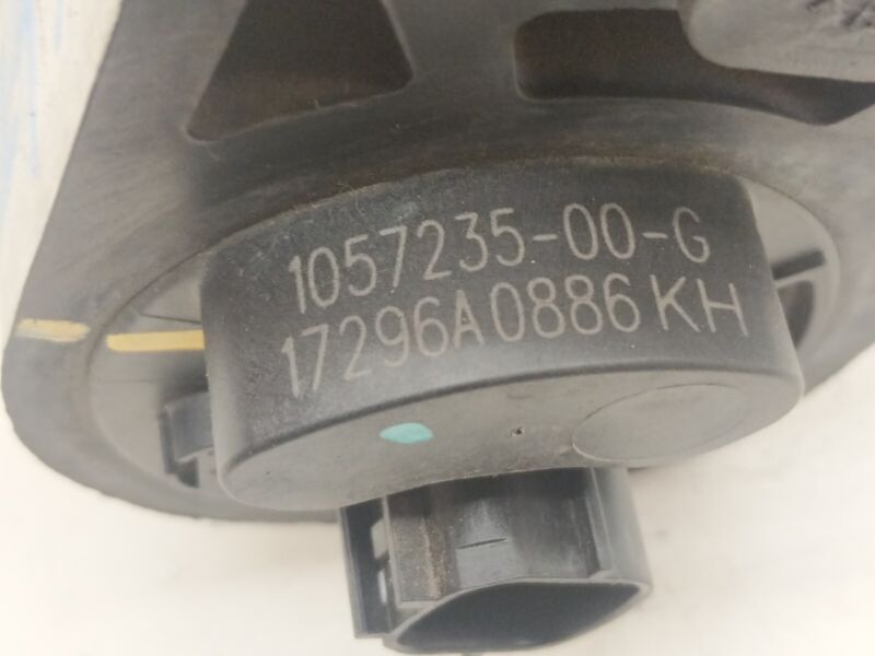 1057235 00 G 2016-2020 Tesla Model S MS Electric Auxiliary Coolant Water Pump w/ Bracket Assy