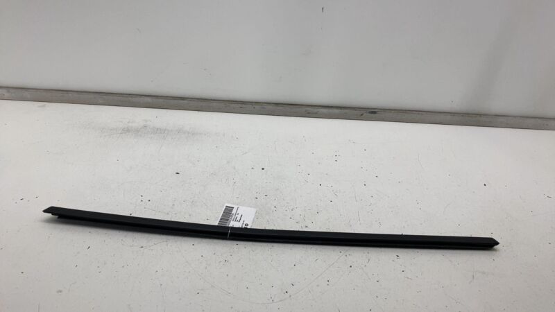 Does not apply 2020-2024 Tesla Model Y MY Rear Passenger Side Door Window Outer Belt Seal Right
