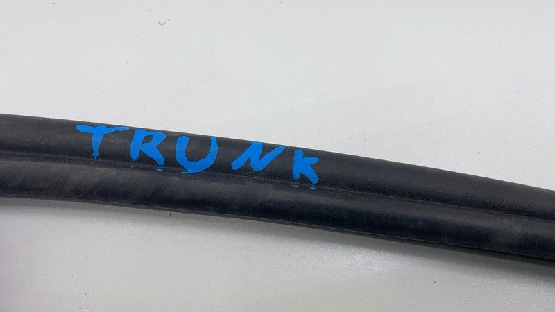 2011-2018 Porsche Cayenne Rear Trunk Liftgate Rubber Gasket Seal Weath