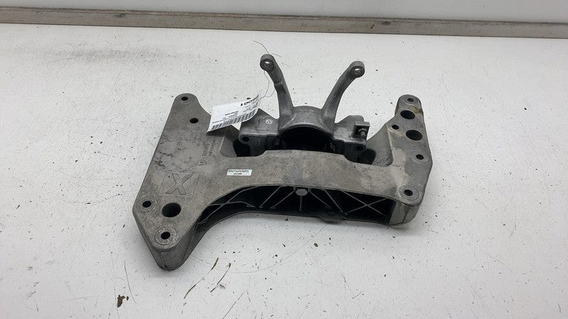 22329485335 2018-2020 BMW 530e G30 Gearbox Crossmember Transmission Mount Bracket Support