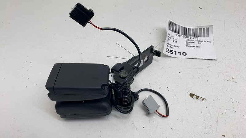 PT00040140C ⭕ 2022-2025 Rivian R1S Rear 3rd Row Center Seat Belt Safety Buckle PT00040140C