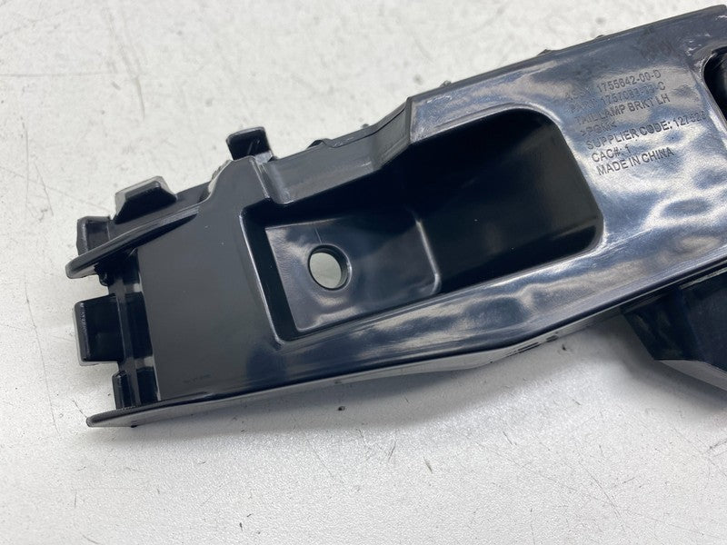 1755642 00 D ⭕ 24-26 Tesla Model 3 Rear Left Taillight Taillamp Lower Bracket LH 1755642-00-D