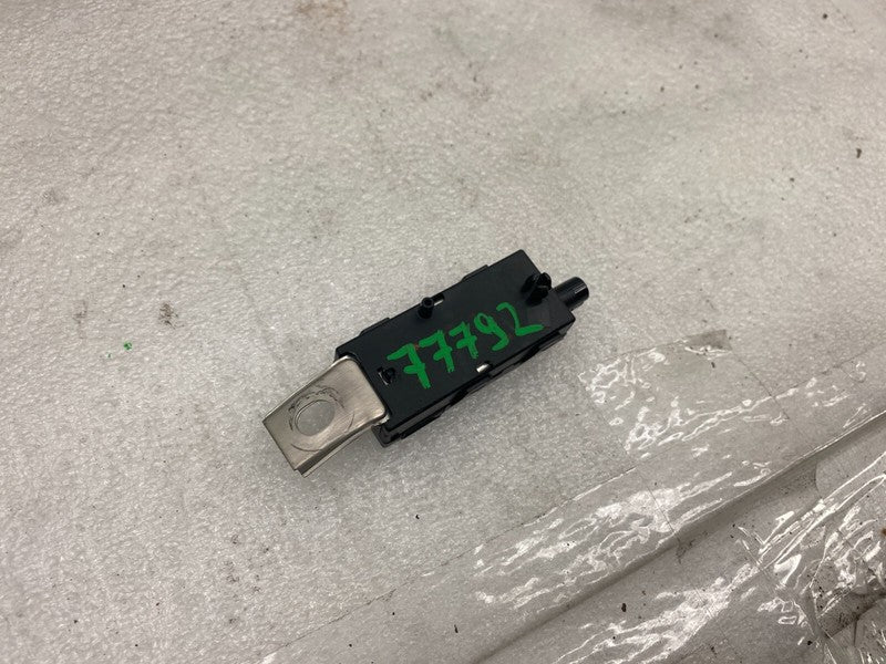 155133000B ⭕ 2020-2024 Tesla Model 3 Y FM Antenna Amplifier Module Assembly 1551330-00-B