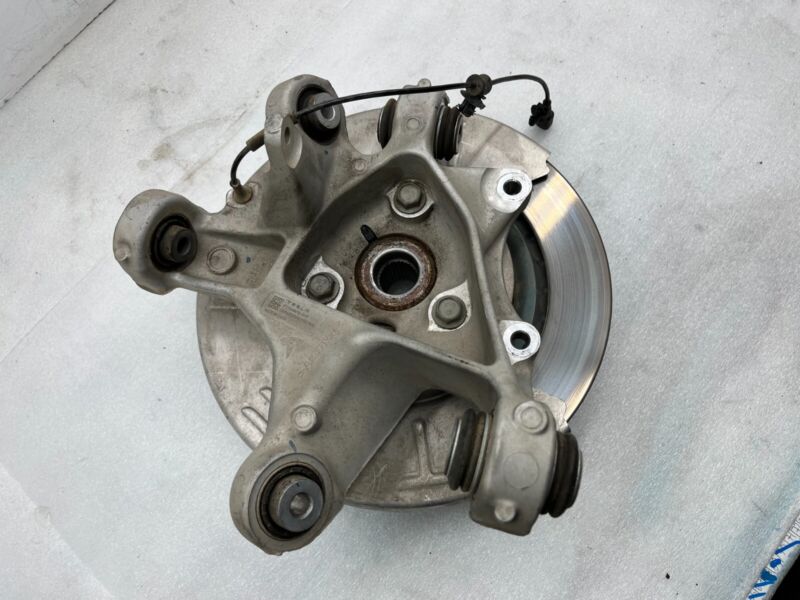 1044416 00 F 2017-2022 Tesla Model 3 Rear Right Spindle Knuckle Disc Rotor Wheel Hub Shield