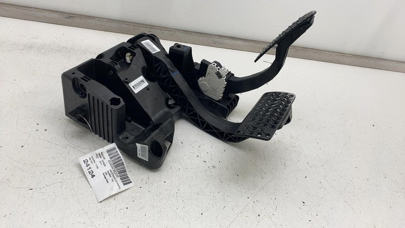 25863700 ⭕ 2014-2021 Dodge RAM ProMaster 1500 2500 3500 Front Accelerator & Brake Pedal