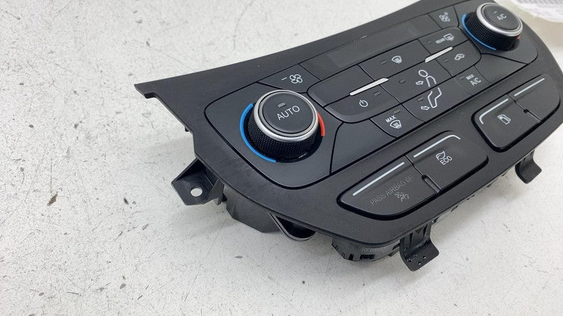 HM5T 18C612 AB 2017 2018 Ford C-Max AC Heat Temperature Control Unit Assembly HM5T-18C612-AB
