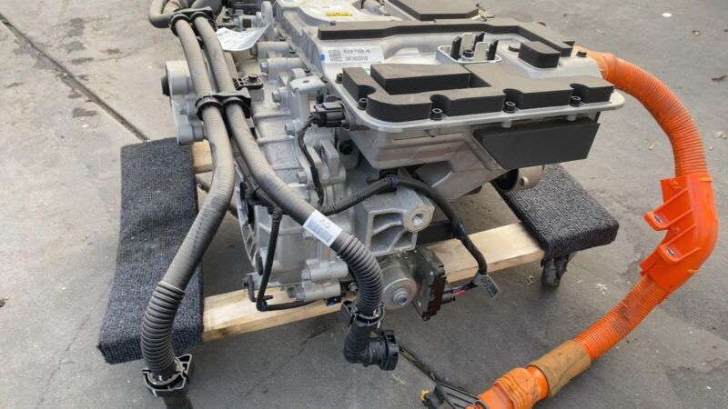 366011XFM0 2022 2023 2024 Kia EV6 Electric Engine Rear Drive Unit Motor Assembly RWD