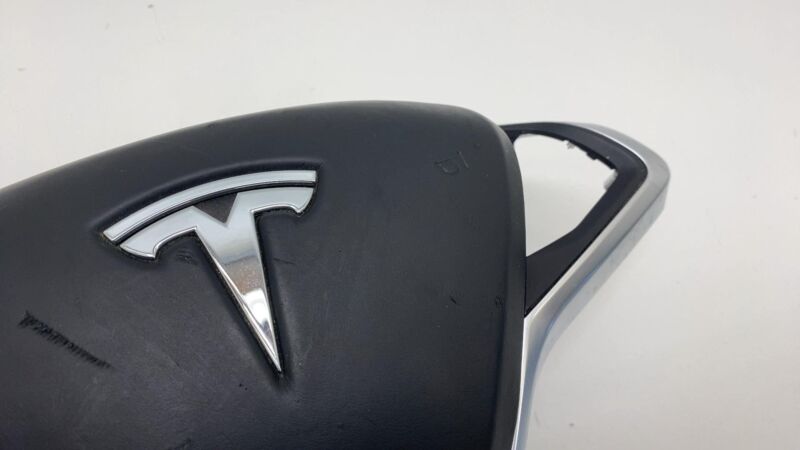 103677801B 2012-2015 Tesla Model S Steering Wheel Airbag Module w/ Retainer Plate Bracket