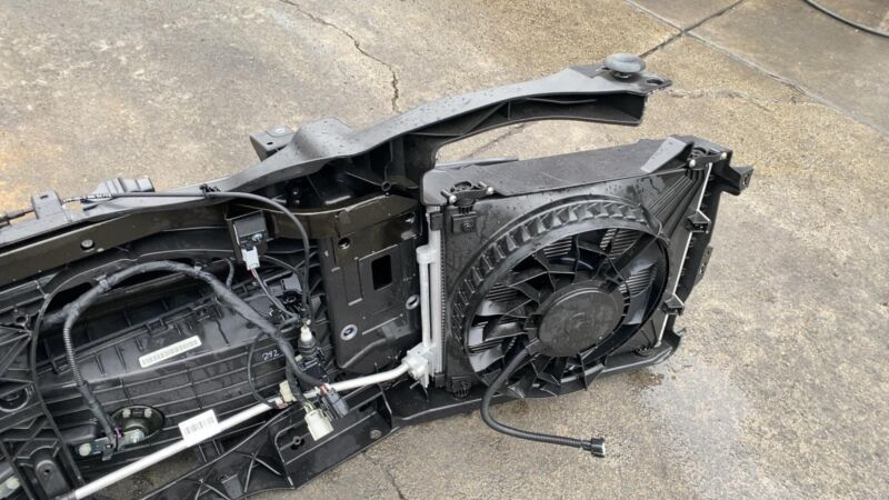 100537100B 2012-2015 Tesla Model S MS Radiator Carrier Core Support Condenser Reinforcement