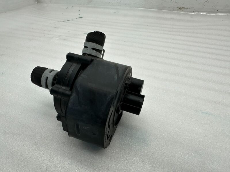 2016-2020 Tesla Model S X Cooling System Auxiliary Water Coolant Pump FWD Assy