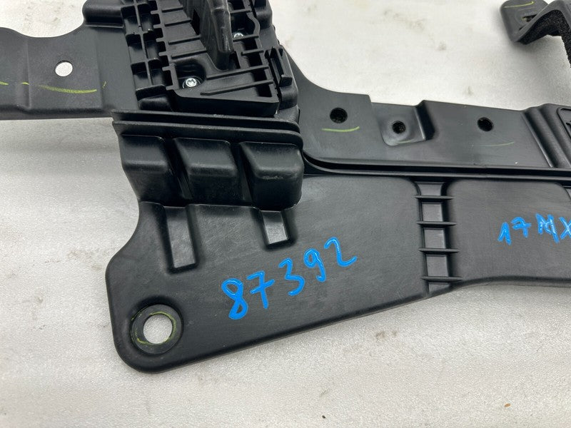 1080702 00 A 16-20 Tesla Model X Passenger Lower Tailgate C-Pillar Mount Bracket 1080702-00-A