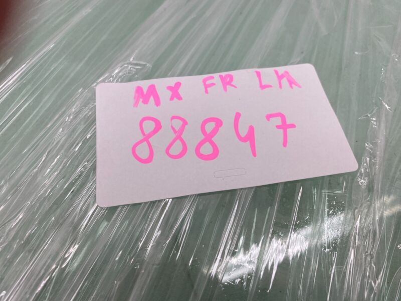 43R-004530 2016-2020 Tesla Model X MX Front Driver Side Door Window Glass Left LH Assembly
