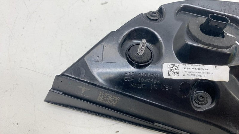 ⭕ 2017-2023 Model 3 Rear Left Inner Taillight LED Tail Lamp 3-Pin 1077