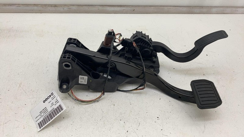 ⭕ 2020-2023 Tesla Model Y MY Accelerator & Brake Pedal Pad Assembly 11