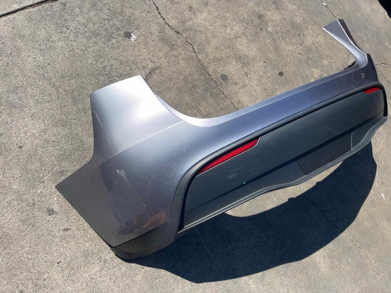 149400500B ⭕23-24 Tesla Model Y Rear Bumper Cover w/ Lower Valance Silver PN00 1494005-00-B