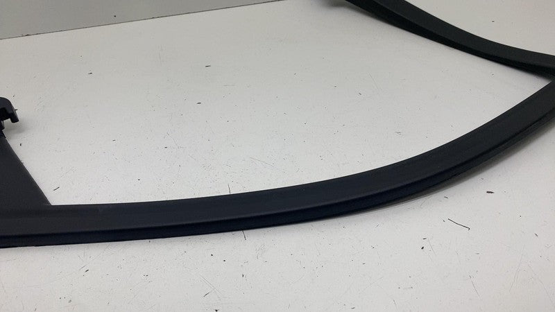 85534274 ⭕19-25 Chevrolet Silverado 1500 Driver Window Garnish Molding Trim Left 85534274
