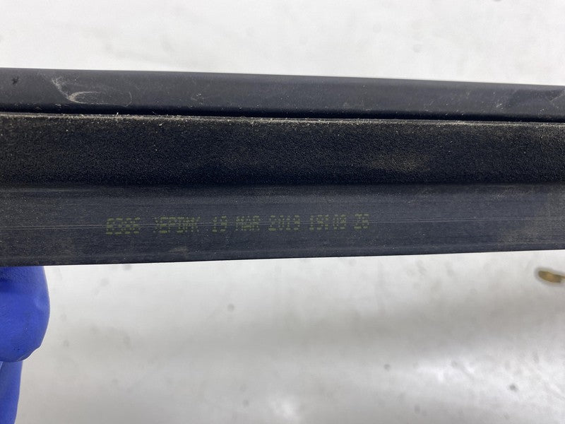⭕14-24 Maserati Ghibli Front Passenger Side Door Window Outer Belt Mol