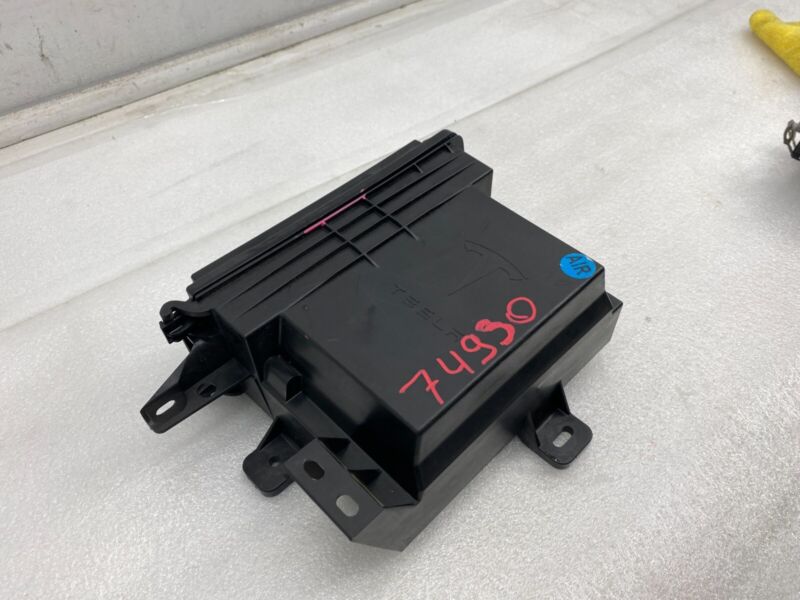 2016 2017 2018 2019 2020 Tesla Model X MX Front Body Control Module Computer BCM