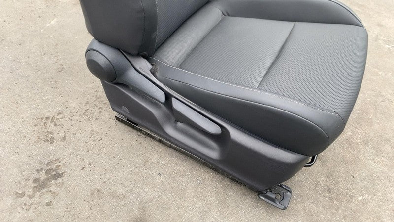 ⭕ 23-24 Toyota Prius Front Passenger Side 1st Row Seat Black Vinyl Sof