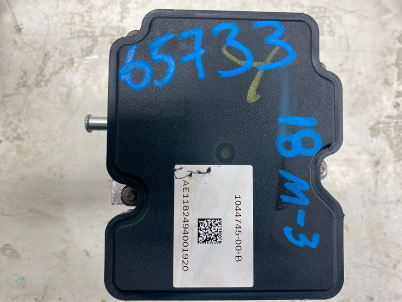 1044745 00 B ⭕ 17-23 Tesla Model 3 Y Anti-Lock Brake System ABS Pump Module Unit 1044745-00-B