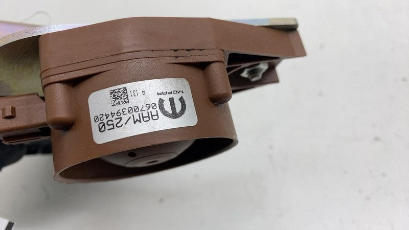 670104525 ⭕2017-2020 Maserati Levante Liftgate Power Control Module & Alarm Horn 670104525