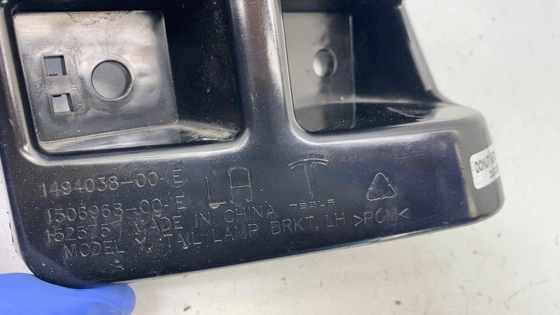 ⭕20-24 Model Y Rear Left Bumper Retainer Support & Taillamp Bracket 14