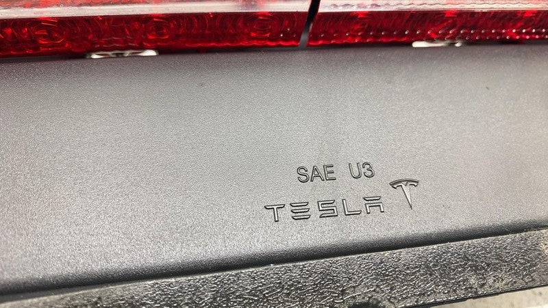 600591700C 2012-2020 Tesla Model S Rear Center High Mounted Stop Light Third 3rd Brake Assy