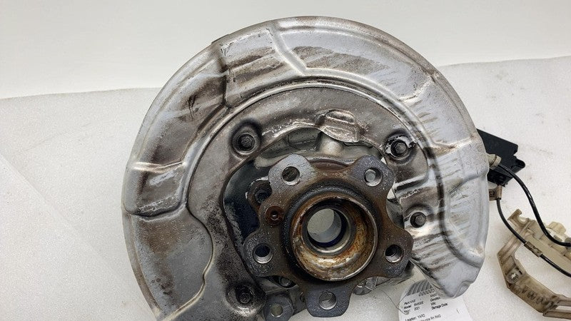 6861802 04 2017-2023 BMW 530e Rear Right Spindle Knuckle Wheel Hub w/ ABS & Dust Shield RWD