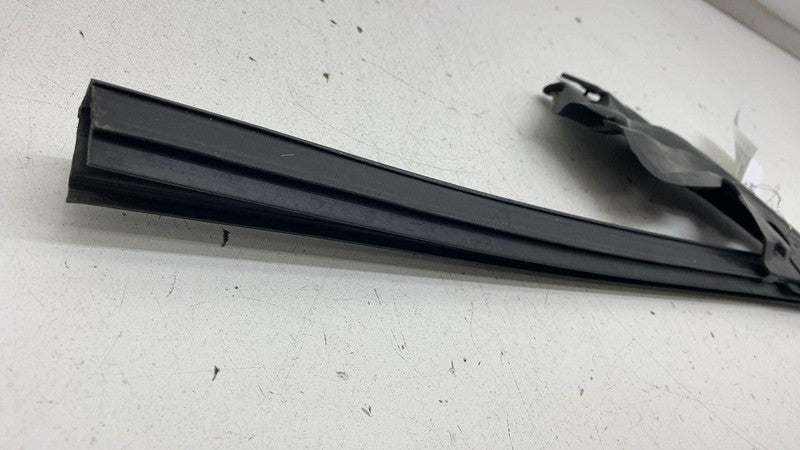 ⭕ 2017-2023 Tesla Model 3 Front Right Door A-Pillar Flag Glass Run Rub