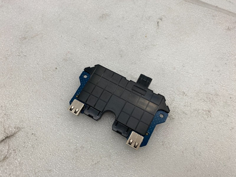 1102033 00 A ⭕ 17-23 Tesla Model 3 Rear Generic USB/AUX Control Unit Hub Module 1102033-00-A