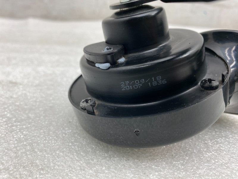 E1 0020046 ⭕ 2012-2020 Tesla Model S MS Seger Low Pitch Tone Horn 12V 410 Hertz w/ Bracket