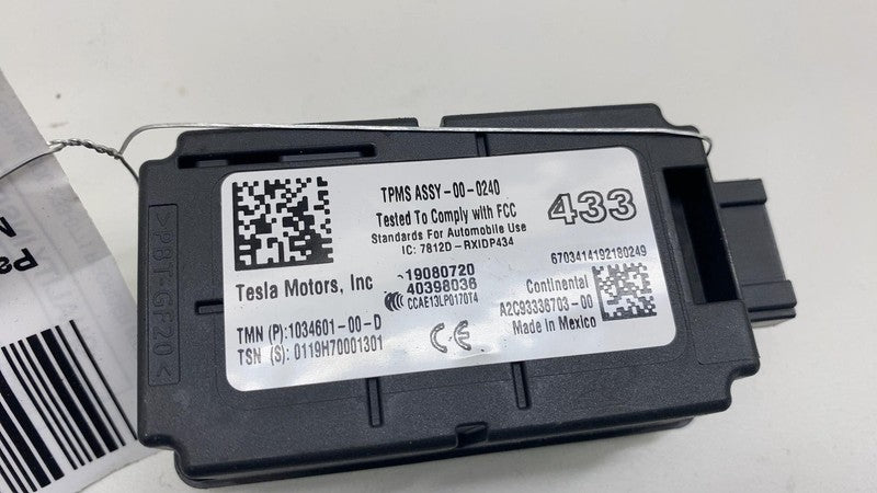 103460100D 12-20 Tesla Model S X Tire Pressure Monitor System Control Module TPMS Receiver
