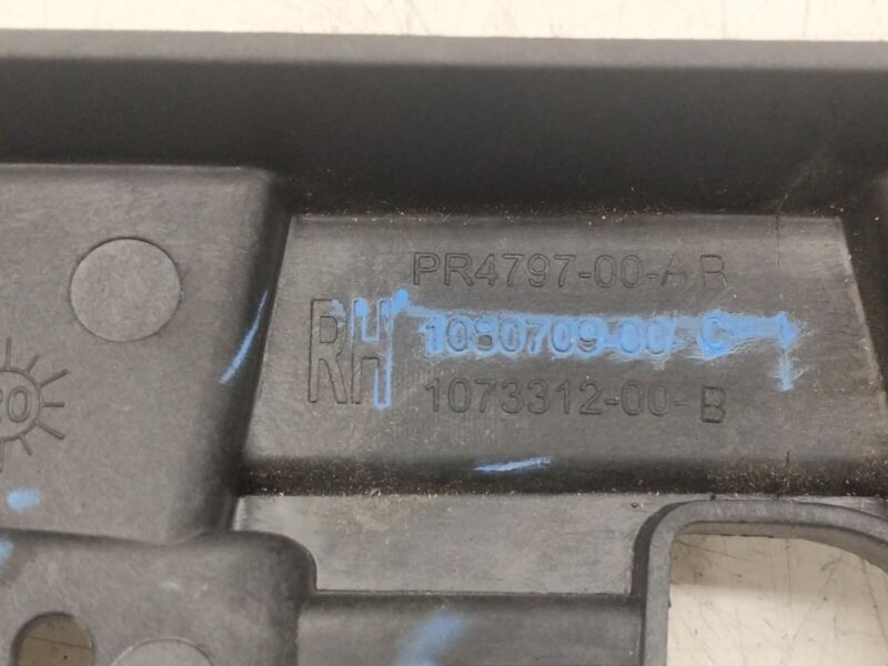 1073312 00 B ⭕ 2016 2017 2018 2019 2020 Model X Right Tailgate Mount Bracket RH 1073312-00-B