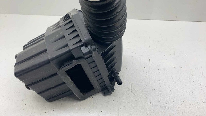 ⭕17-25 Chrysler Pacifica Engine Air Cleaner Intake Filter Housing Box