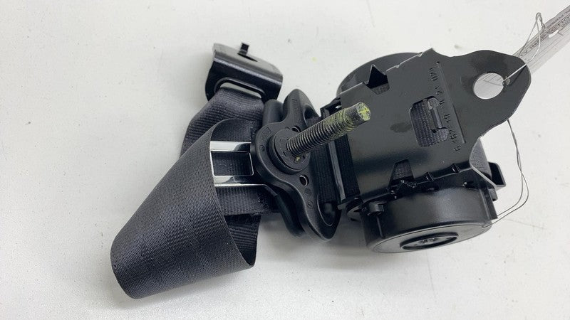 PT00001051H ⭕ 2022 2023 2024 Rivian R1T Rear Center Seat Belt Retractor PT00001051-H