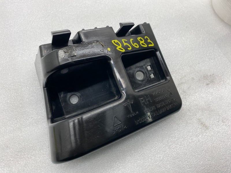 149403900D ⭕ 20-23 Model Y MY Passenger Side Taillight Tail Lamp Bracket Right 1494039-00-D