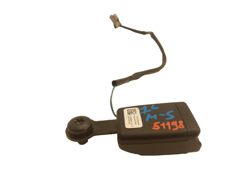 1005269 00 E ⭕ 16-20 Tesla Model S Rear 2nd Row Left or Right Seat Belt Buckle 1005269-00-E