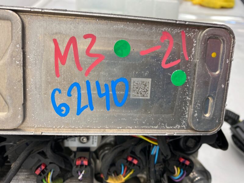 155505550C 20-23 Model 3 Supermanifold Refrigerant Chiller & Coolant Reservoir 1547595-98-E