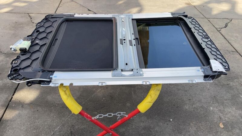 E2 43R-005013 ⭕ 2011-2016 Mini Cooper Countryman Front & Rear Panoramic Sunroof Glass Assembly